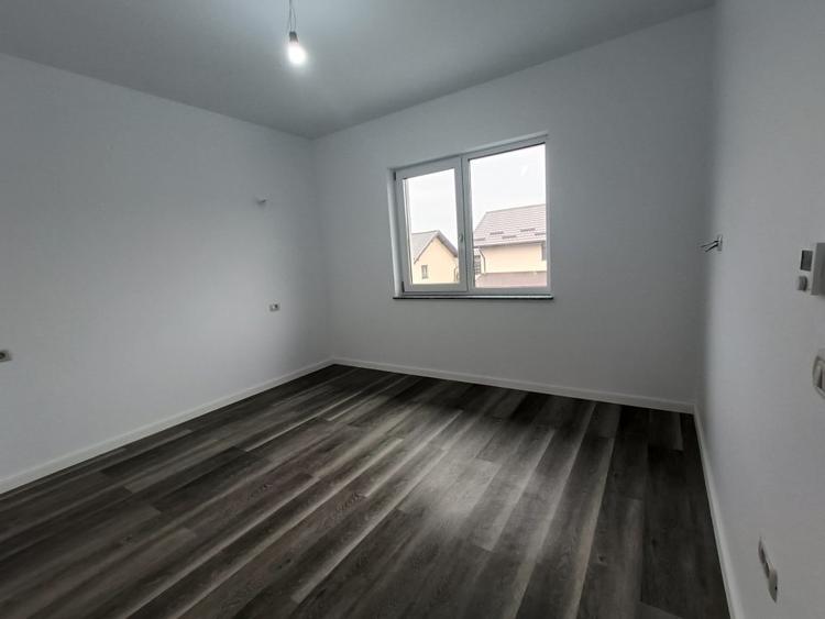 Duplex cu 4 camere cu Canalizare în Popas Păcurari