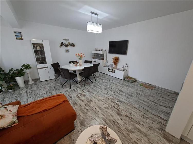 Apartament cu 3 camere semidecomandat, mobilat în Gheorgheni