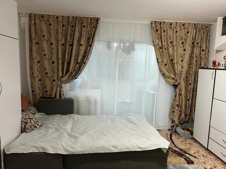 Apartament cu 3 camere semidecomandat în Crâng