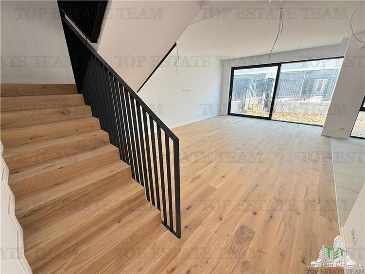 Vila de vanzare in Pipera, Nordul Bucurestiului | Curte privata, terasa panorami - 1