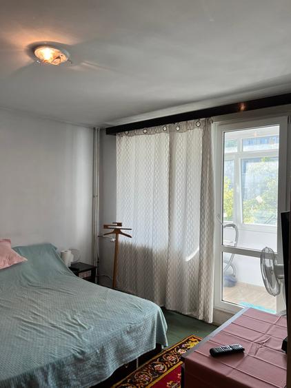 Apartament cu 3 camere decomandat în Drumul Taberei