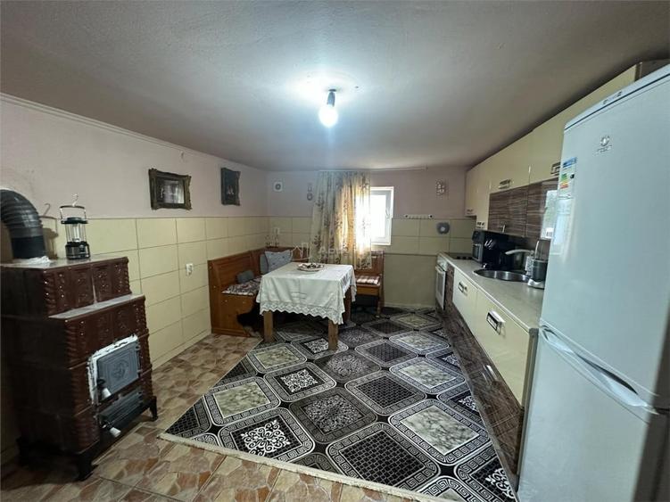 Casă cu 5 camere cu Teren 1500 Mp în Doclin