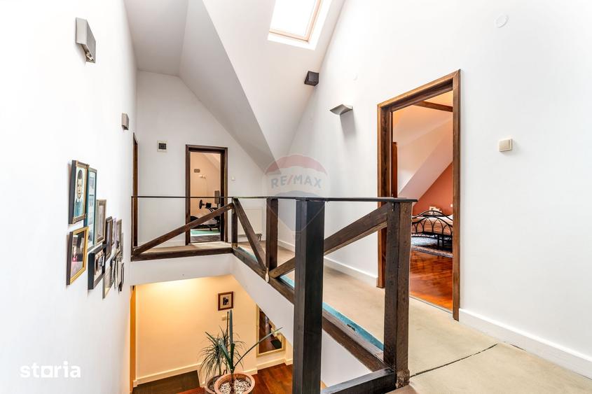 Casă cu 6 camere cu Teren 5955 Mp în Mănăștur