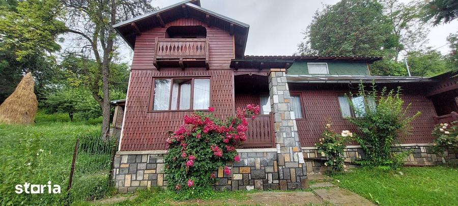 Casă cu 2 camere decomandat cu Teren 1745 Mp în Central