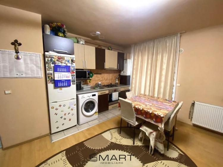 Apartament cu 3 camere decomandat în Gușterița