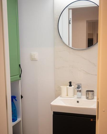 Apartament cu 3 camere semidecomandat, mobilat în 13 Septembrie
