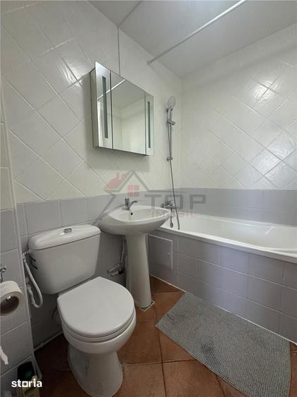 Inchiriere Apartament cu 3 camere Podu Ros - 1