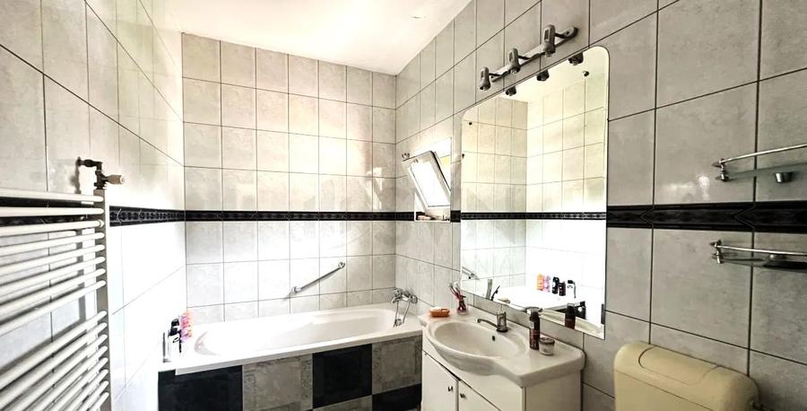 Casă cu 6 camere cu Canalizare în Vatra Luminoasă