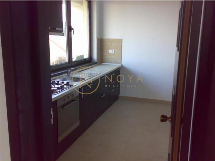 Apartament cu 3 camere decomandat, mobilat în Iancu Nicolae