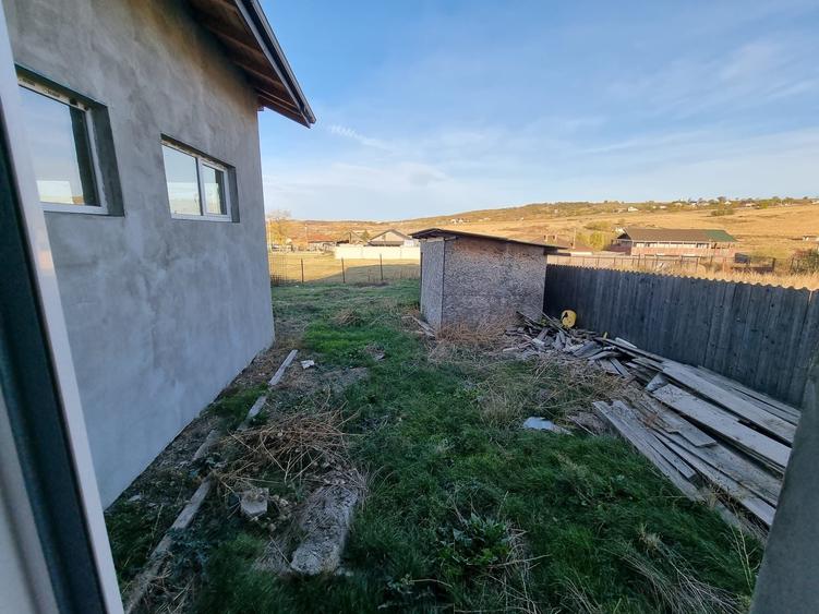 Casă cu 3 camere în Cornești