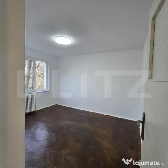 Apartament cu 3 camere semidecomandat în Central