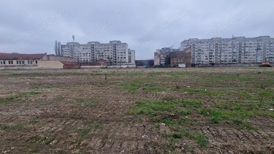 Teren de 69000 mp, în Nord