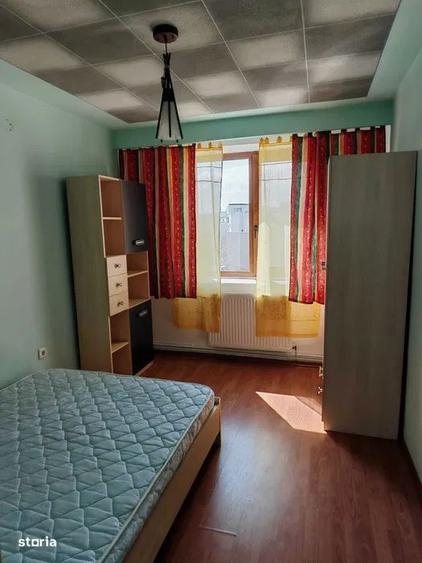 Apartament cu 4 camere decomandat în Central