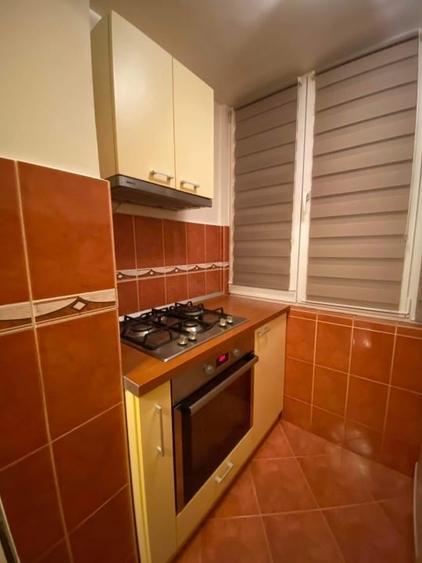 Apartament cu 3 camere decomandat, mobilat în Girocului