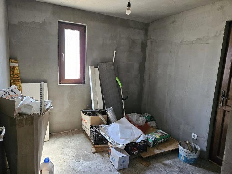 Casă cu 2 camere cu Teren 3442 Mp în Rusănești