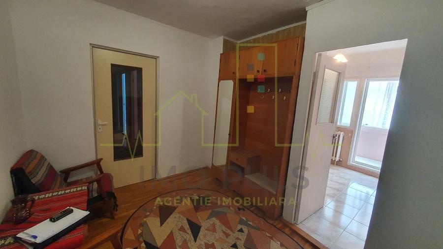Apartament cu 3 camere decomandat, mobilat în Soarelui