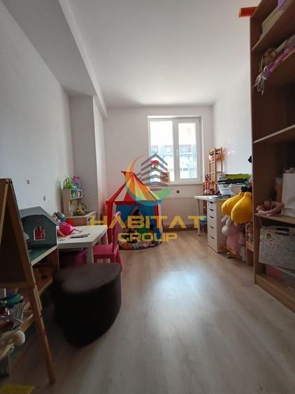 Apartament cu 3 camere decomandat, mobilat în Brâncoveanu
