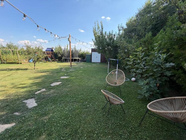 Casă individuală cu 4 camere cu Piscina în Odăi