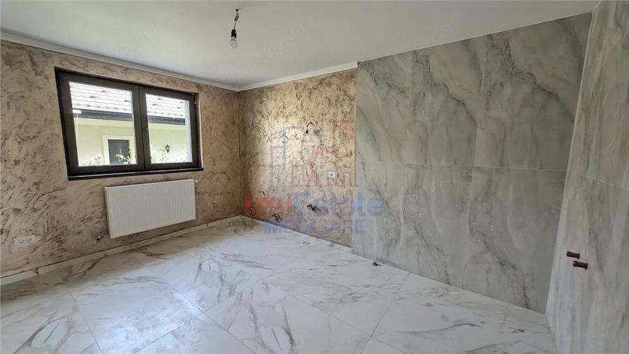 Casă cu 5 camere cu Teren 600 Mp în Filiași