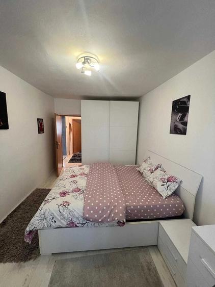 Apartament cu 3 camere semidecomandat în Circumvalațiunii