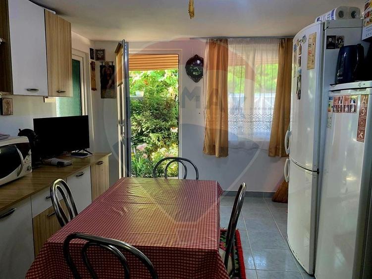 Casă individuală cu 4 camere cu Teren 1043 Mp în Dochia