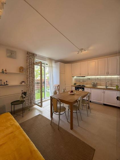Apartament cu 3 camere decomandat în Europa