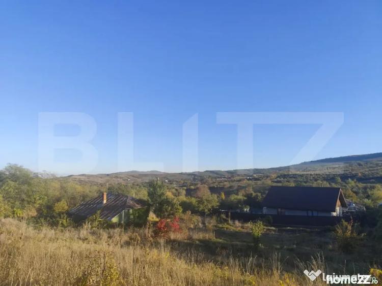 Teren de 2700 mp, în Tomești