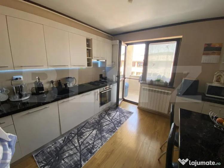 Apartament cu 3 camere decomandat în Centura