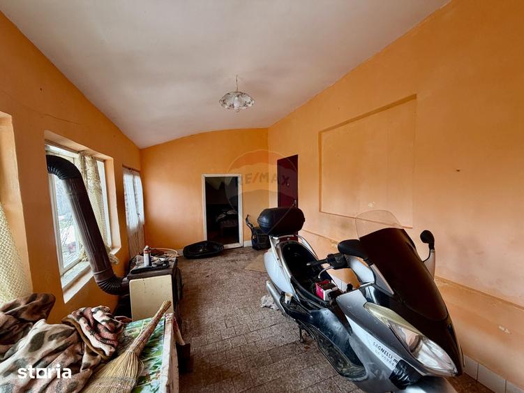 Casă cu 4 camere cu Teren 7727 Mp în Cârligele