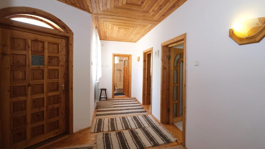 Casă individuală cu 6 camere cu Canalizare în Cheia