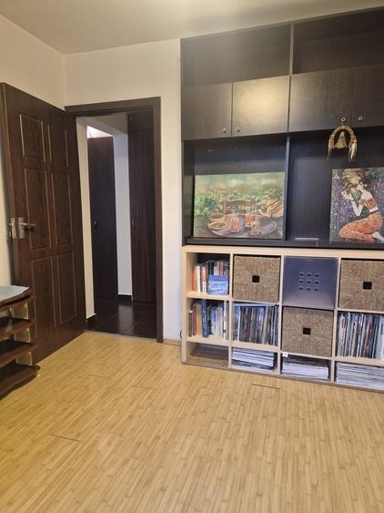 Apartament cu 3 camere decomandat în Ștefan cel Mare