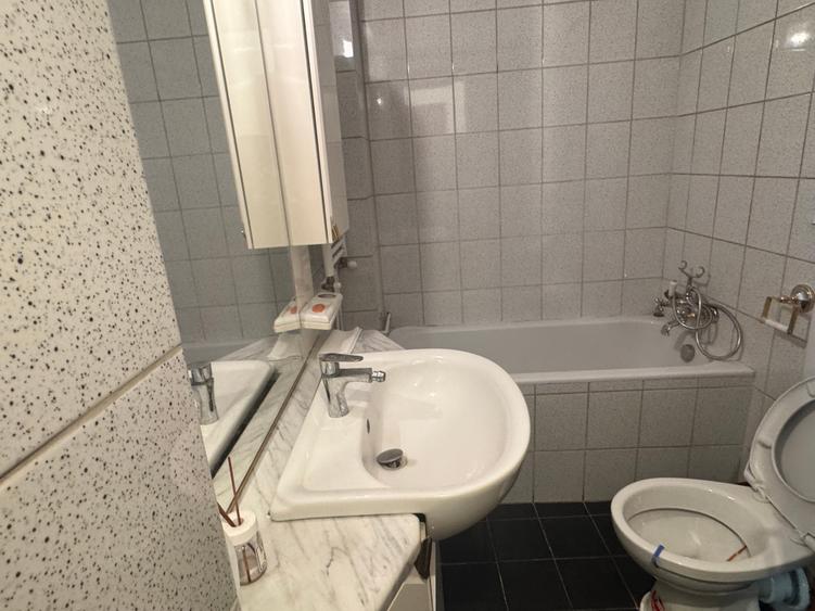 Apartament cu 4 camere decomandat în Primăverii