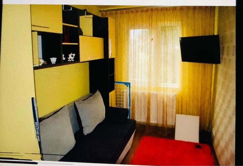 Apartament cu 3 camere semidecomandat în Govândari