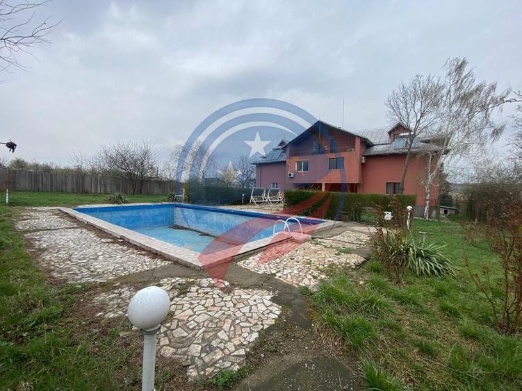Casă individuală cu 5 camere cu Canalizare în Leamna de Jos