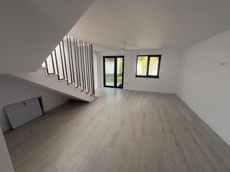 Casă cu 4 camere în Bucium