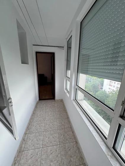 Apartament cu 2 camere semidecomandat, mobilat în Baba Novac