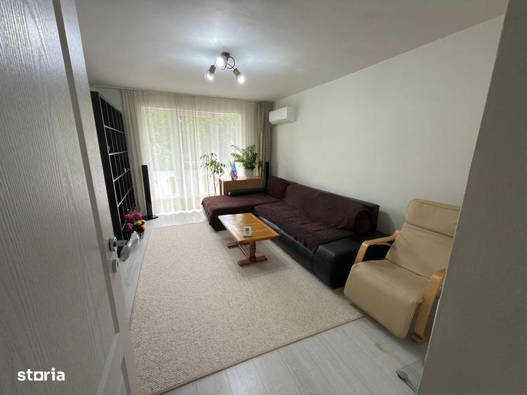 Apartament cu 4 camere decomandat în Periferie