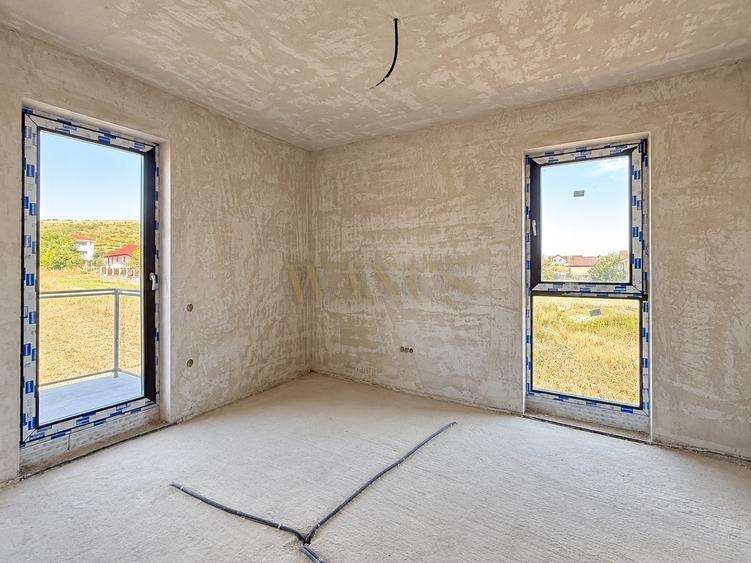 Duplex cu 6 camere cu Canalizare în Chinteni