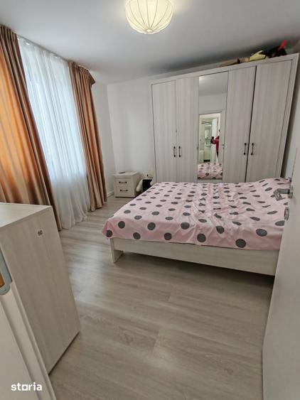 Casă cu 5 camere decomandat cu Teren 300 Mp în Brănești