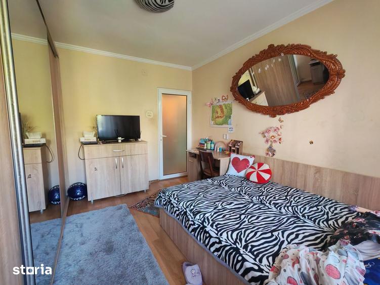 Apartament cu 4 camere decomandat în CET