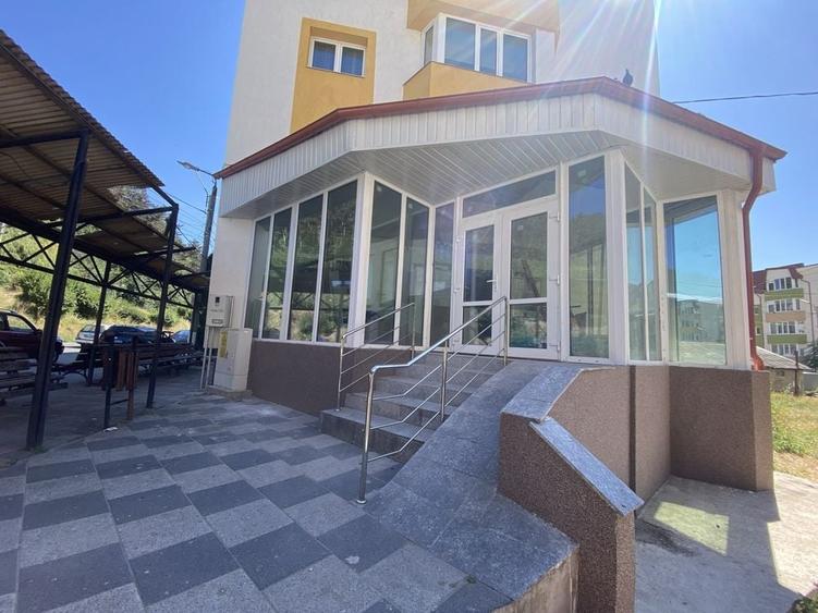 Spațiu comercial, de 85 mp, în Coman
