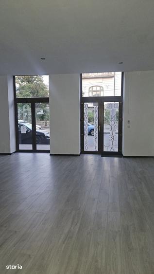 Spațiu comercial, de 100 mp, în Calea București
