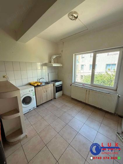 Apartament cu 3 camere nedecomandat în Vest