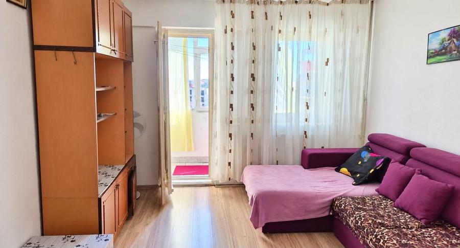 Apartament cu 2 camere decomandat în Casa de Cultură