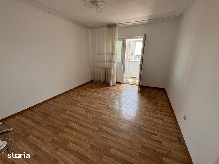 Apartament cu 3 camere decomandat în Drumul Taberei — fotografia 2