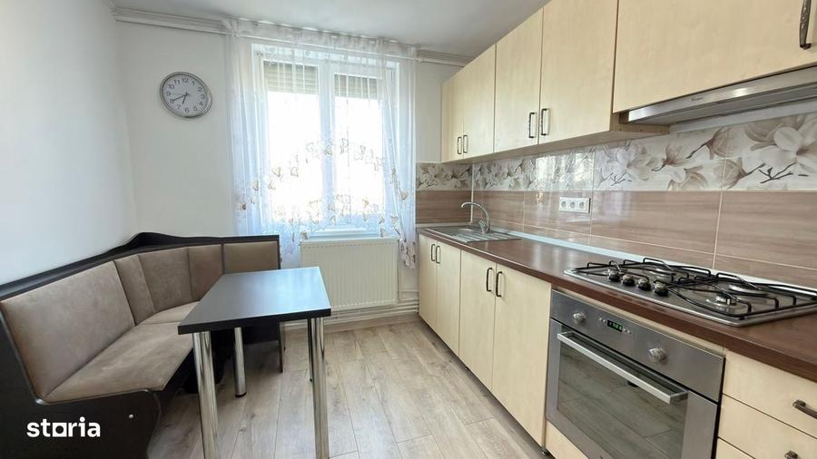 Apartament cu 3 camere semidecomandat în Central