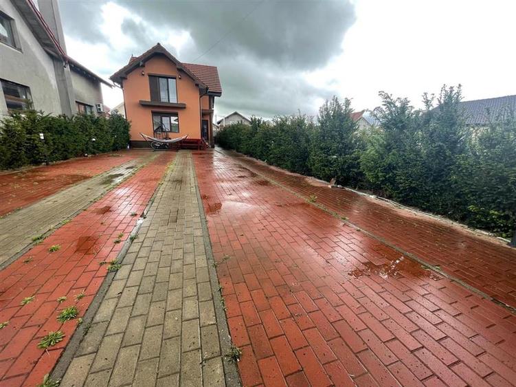 Casă cu 4 camere cu Teren 390 Mp în Oșorhei