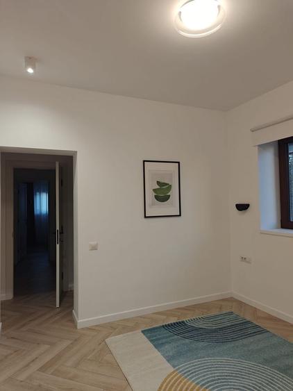 Apartament cu 4 camere semidecomandat în Primăverii