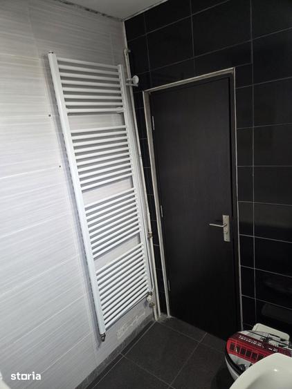 Apartament cu 3 camere decomandat în Rovine