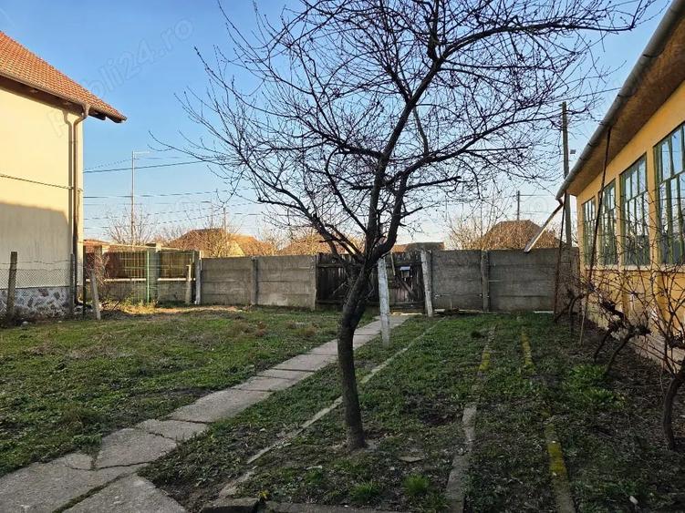 Casă cu 3 camere cu Teren 1470 Mp în Central